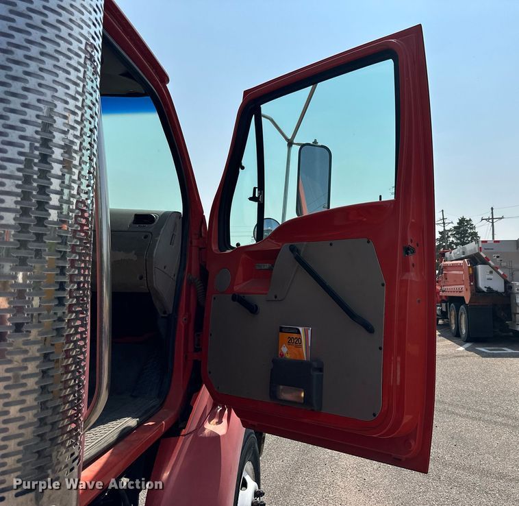 image for item DJ6215 2002 Sterling LT9513  semi truck