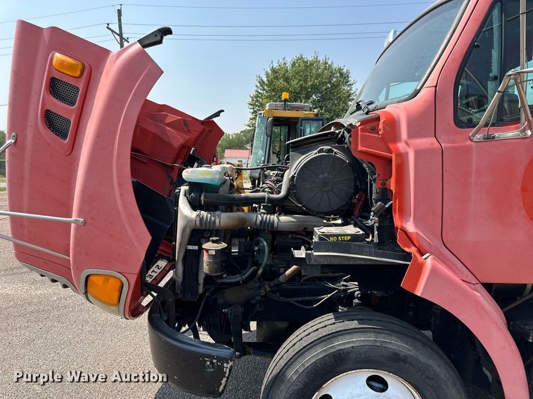 image for item DJ6215 2002 Sterling LT9513  semi truck