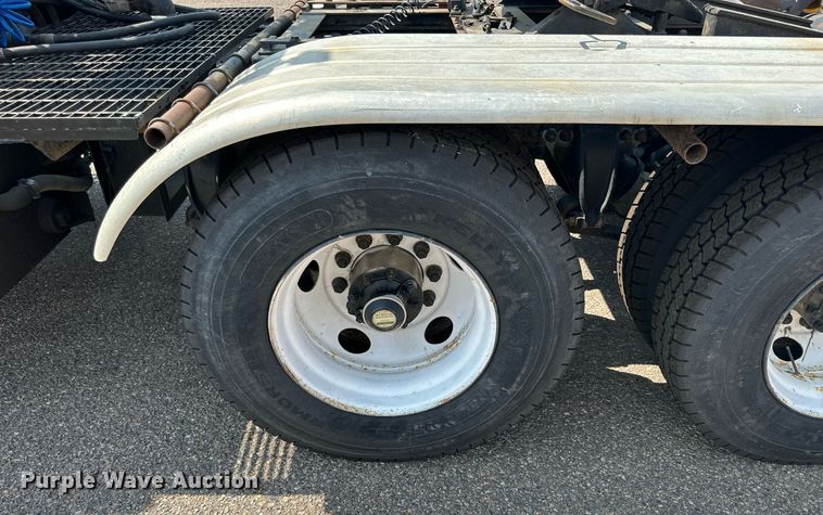 image for item DJ6215 2002 Sterling LT9513  semi truck