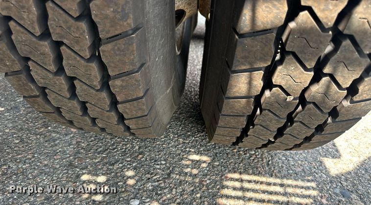 image for item DJ6215 2002 Sterling LT9513  semi truck