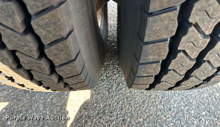 image for item DJ6215 2002 Sterling LT9513  semi truck