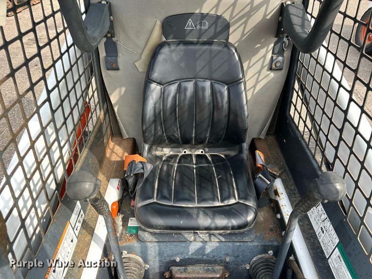 image for item DJ6216 2001 Bobcat 863  skid steer loader