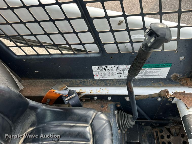 image for item DJ6216 2001 Bobcat 863  skid steer loader