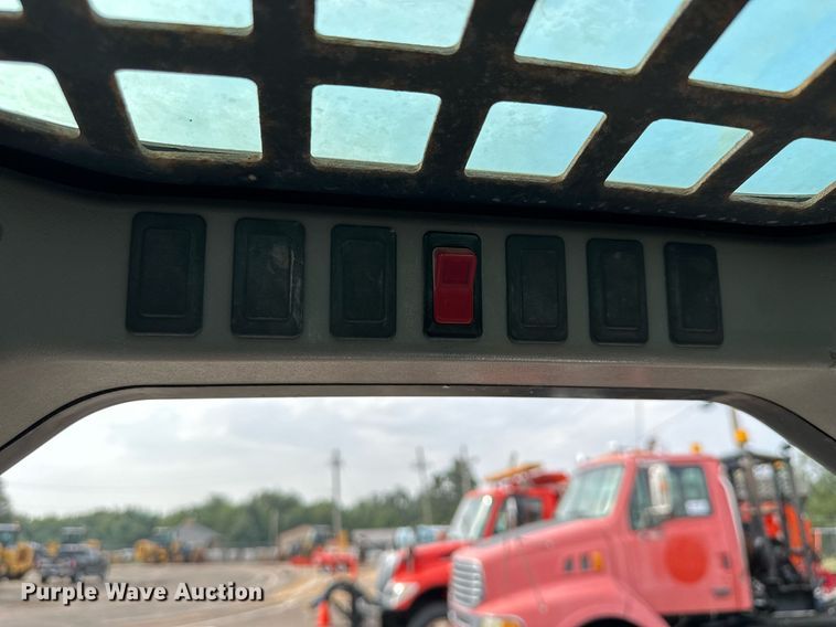 image for item DJ6216 2001 Bobcat 863  skid steer loader