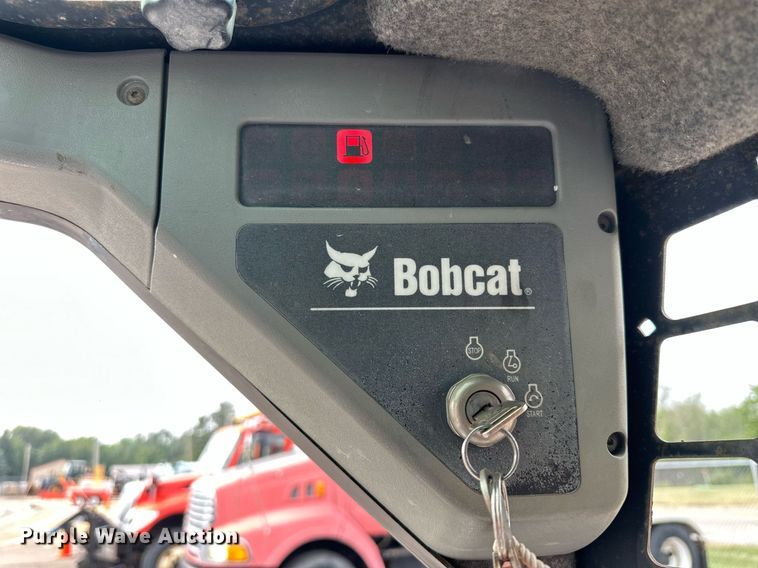 image for item DJ6216 2001 Bobcat 863  skid steer loader