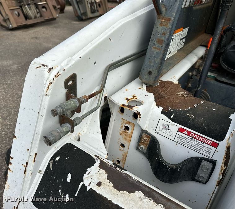 image for item DJ6216 2001 Bobcat 863  skid steer loader