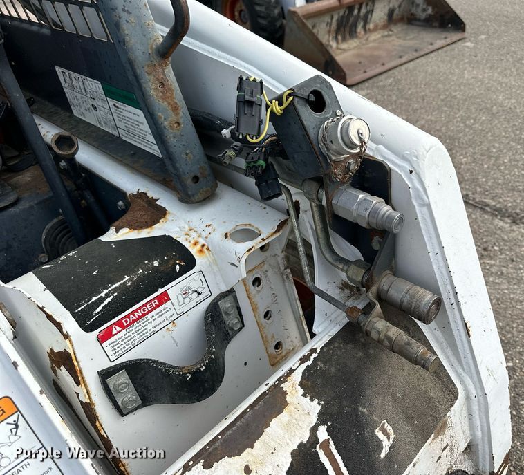 image for item DJ6216 2001 Bobcat 863  skid steer loader