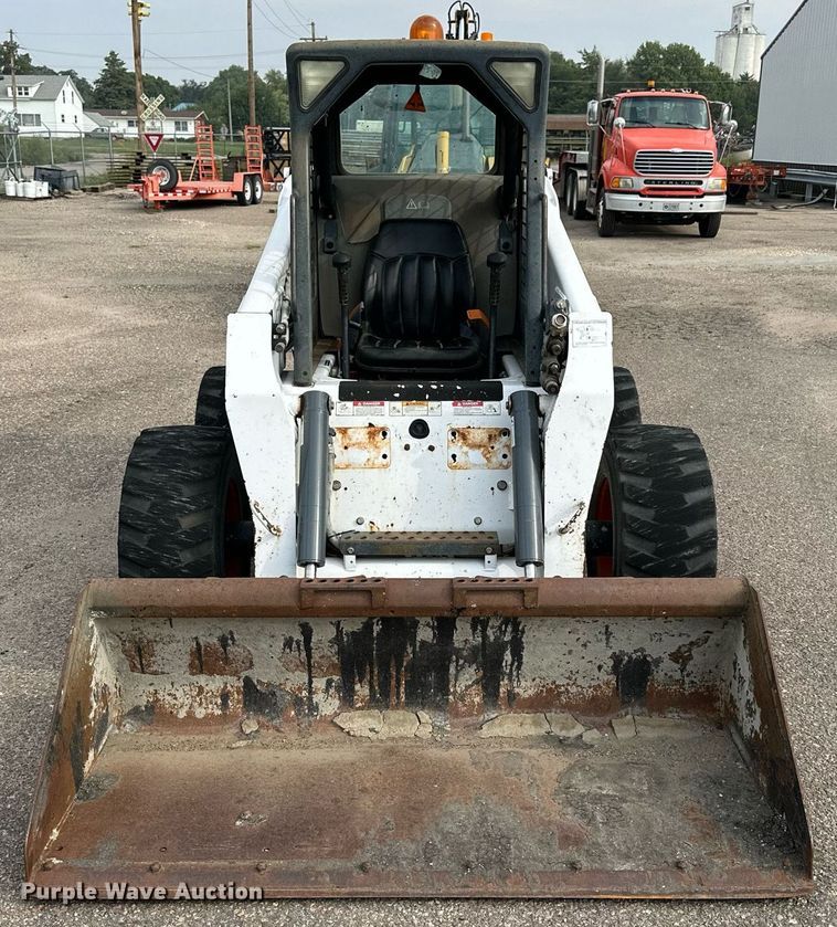 image for item DJ6217 2003 Bobcat S220  skid steer loader