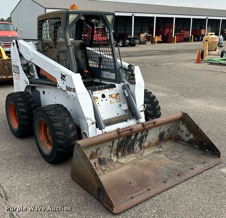 image for item DJ6217 2003 Bobcat S220  skid steer loader