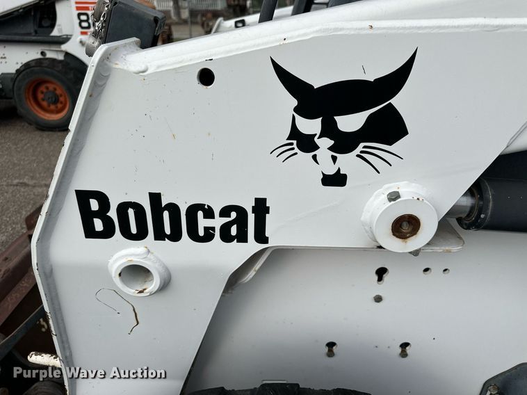 image for item DJ6217 2003 Bobcat S220  skid steer loader
