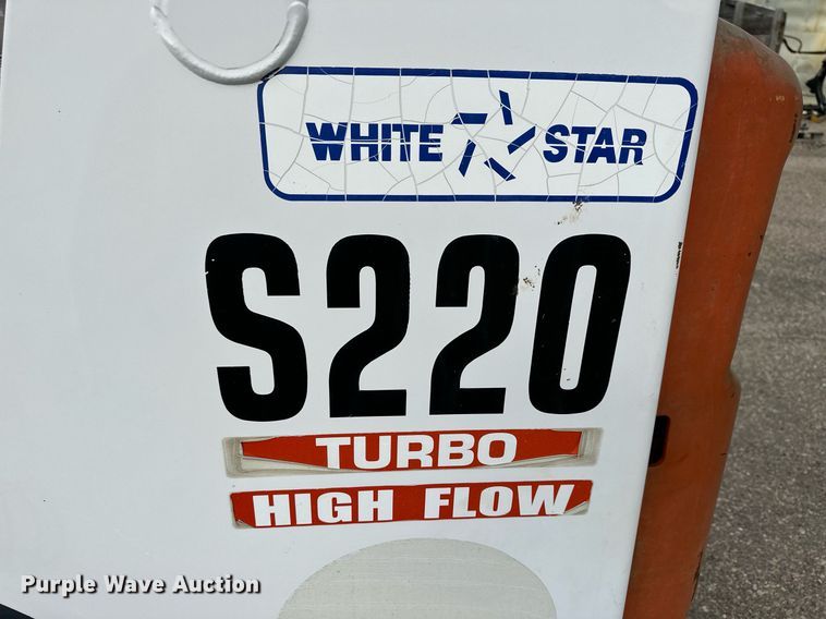 image for item DJ6217 2003 Bobcat S220  skid steer loader