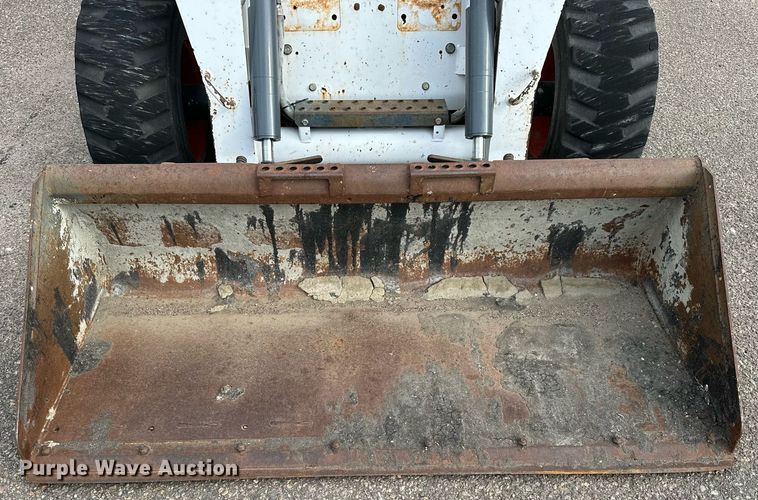 image for item DJ6217 2003 Bobcat S220  skid steer loader