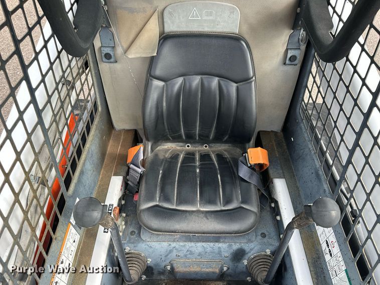 image for item DJ6217 2003 Bobcat S220  skid steer loader