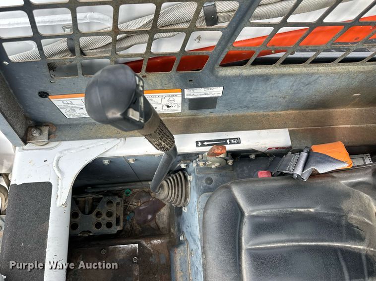 image for item DJ6217 2003 Bobcat S220  skid steer loader