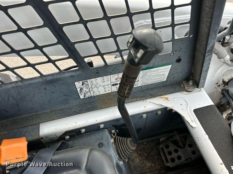 image for item DJ6217 2003 Bobcat S220  skid steer loader