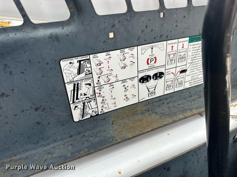 image for item DJ6217 2003 Bobcat S220  skid steer loader