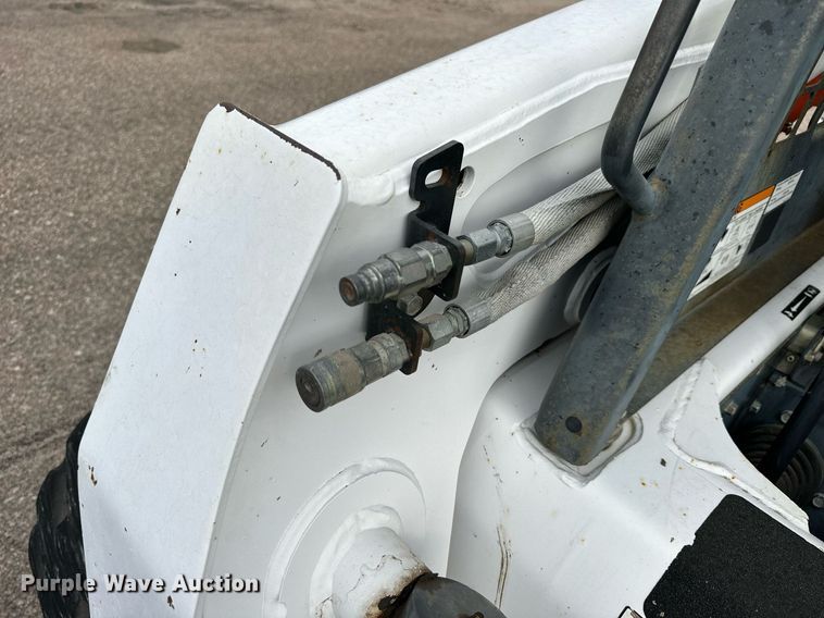 image for item DJ6217 2003 Bobcat S220  skid steer loader