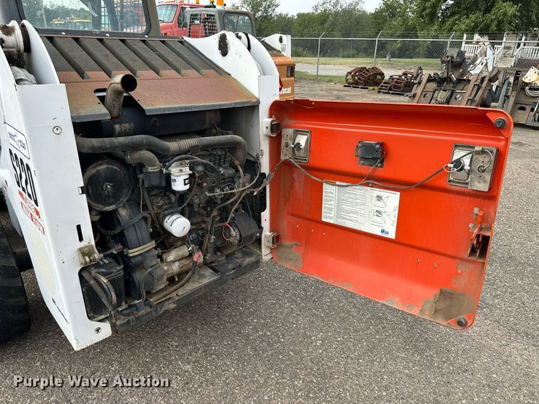 image for item DJ6217 2003 Bobcat S220  skid steer loader