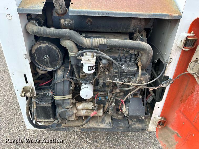 image for item DJ6217 2003 Bobcat S220  skid steer loader