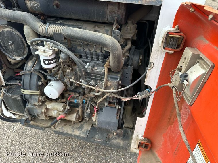 image for item DJ6217 2003 Bobcat S220  skid steer loader