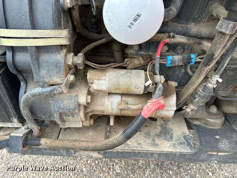 image for item DJ6217 2003 Bobcat S220  skid steer loader