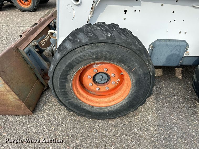 image for item DJ6217 2003 Bobcat S220  skid steer loader
