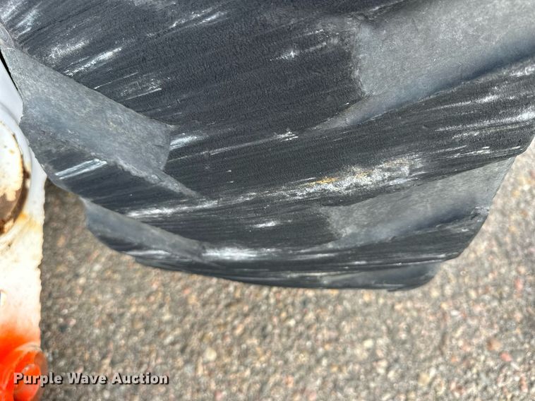 image for item DJ6217 2003 Bobcat S220  skid steer loader