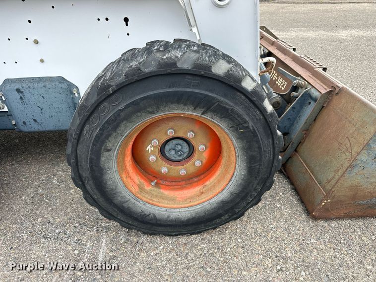 image for item DJ6217 2003 Bobcat S220  skid steer loader