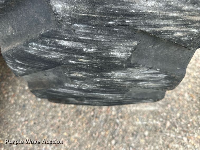 image for item DJ6217 2003 Bobcat S220  skid steer loader