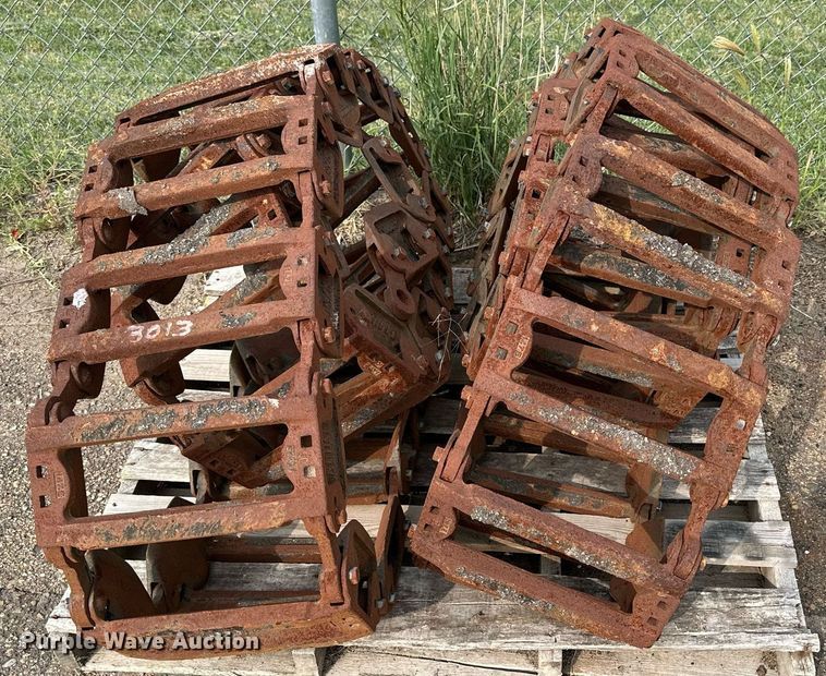 image for item DJ6217 2003 Bobcat S220  skid steer loader