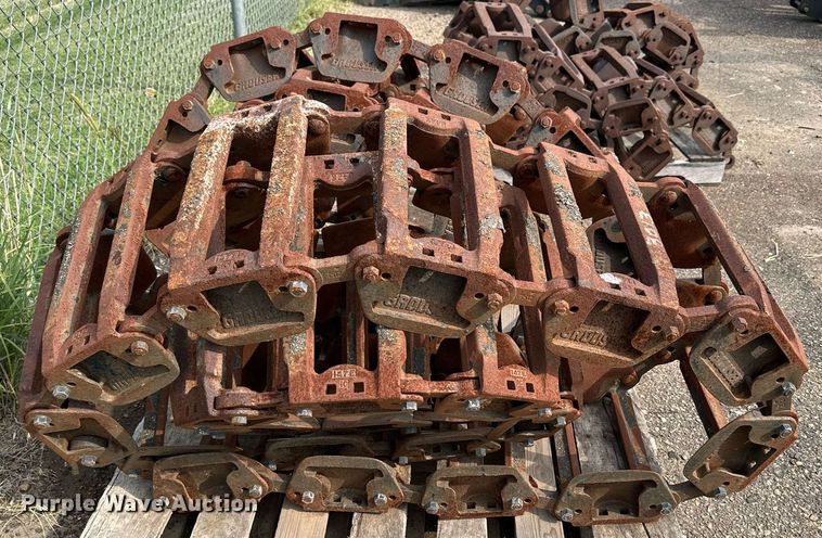 image for item DJ6217 2003 Bobcat S220  skid steer loader