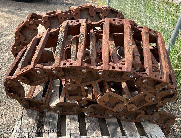 image for item DJ6217 2003 Bobcat S220  skid steer loader