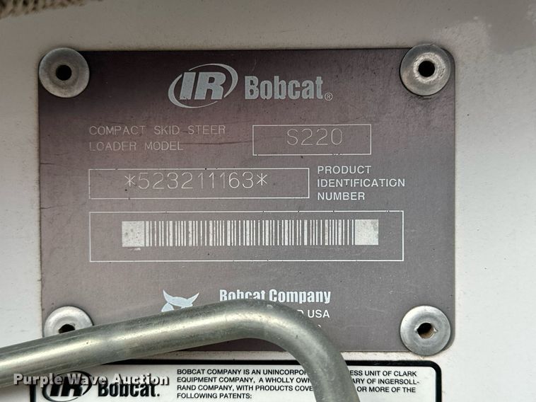 image for item DJ6217 2003 Bobcat S220  skid steer loader