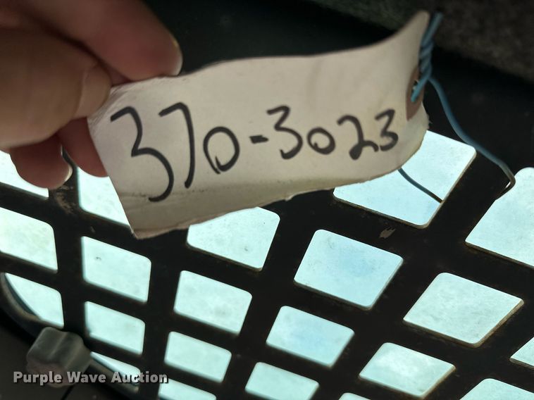 image for item DJ6217 2003 Bobcat S220  skid steer loader