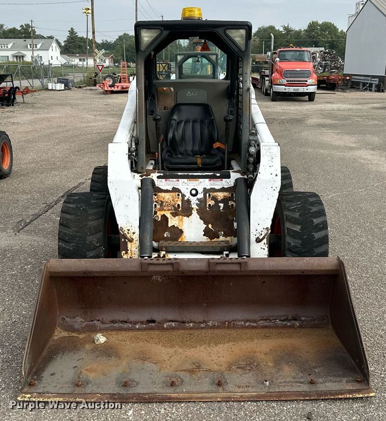 image for item DJ6218 2003 Bobcat S220  skid steer loader