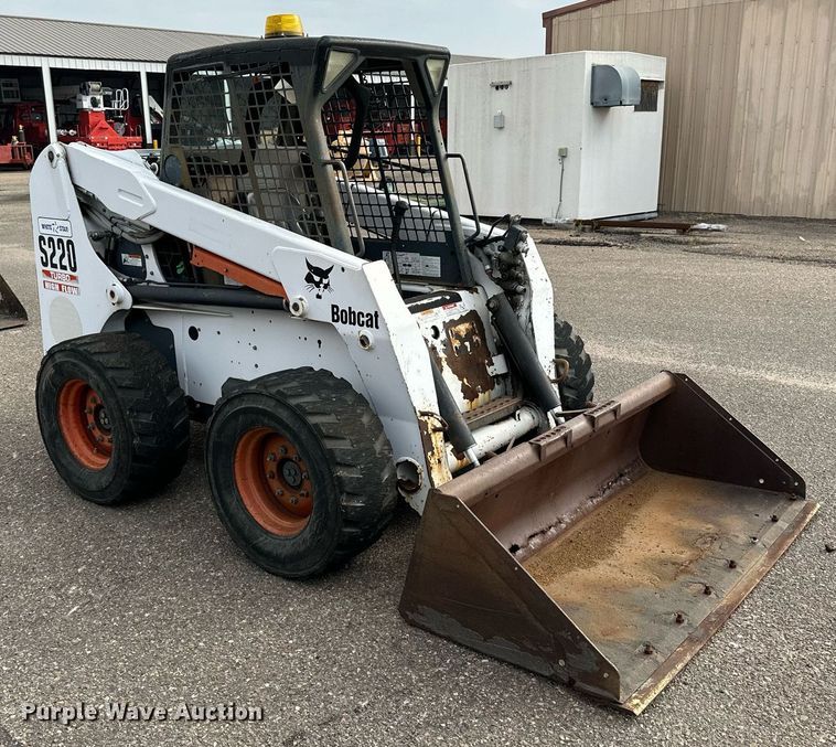 image for item DJ6218 2003 Bobcat S220  skid steer loader