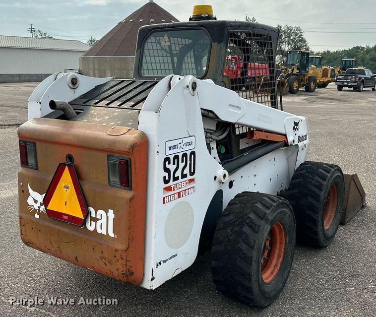 image for item DJ6218 2003 Bobcat S220  skid steer loader