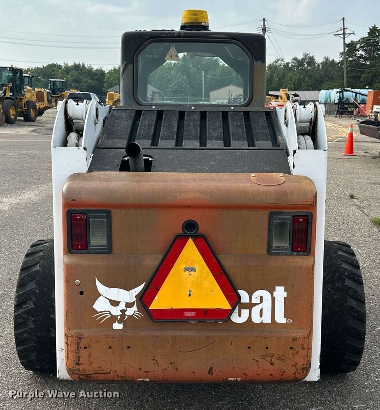 image for item DJ6218 2003 Bobcat S220  skid steer loader