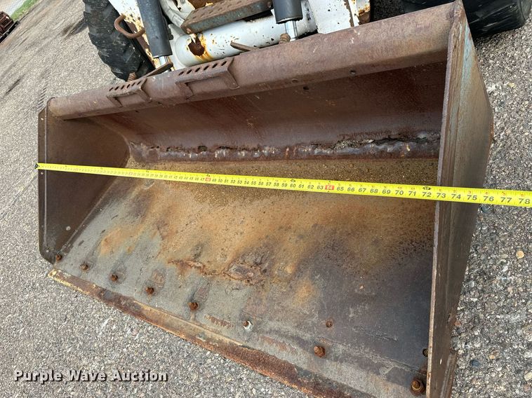 image for item DJ6218 2003 Bobcat S220  skid steer loader