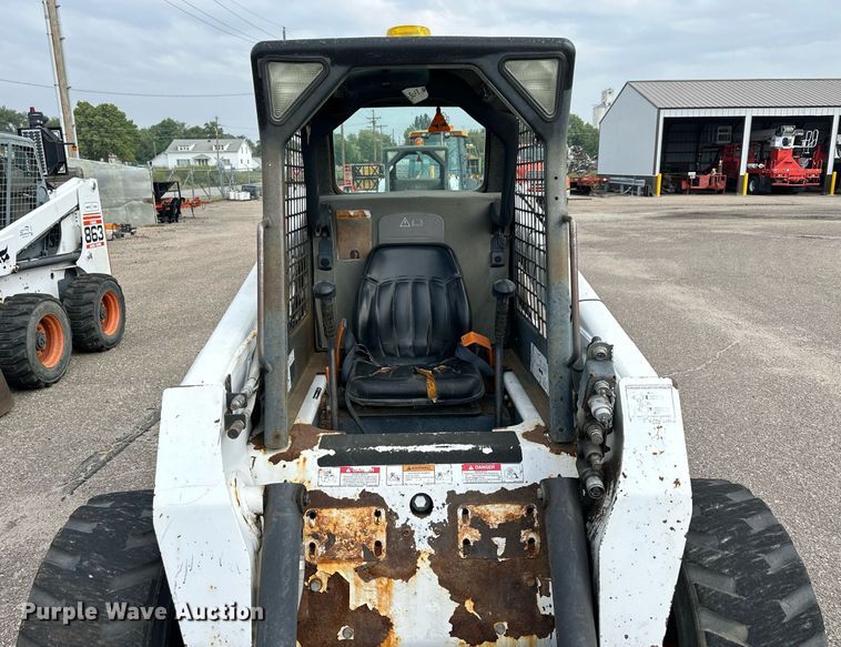 image for item DJ6218 2003 Bobcat S220  skid steer loader