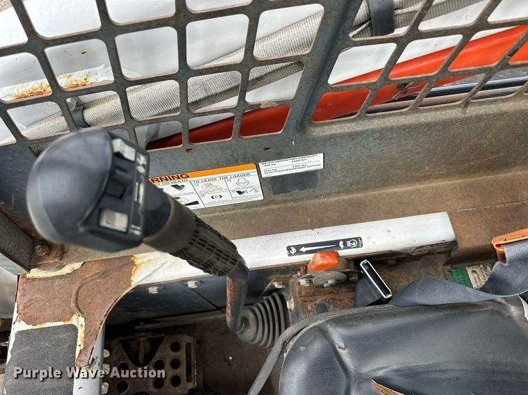 image for item DJ6218 2003 Bobcat S220  skid steer loader