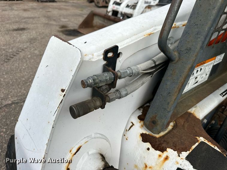 image for item DJ6218 2003 Bobcat S220  skid steer loader