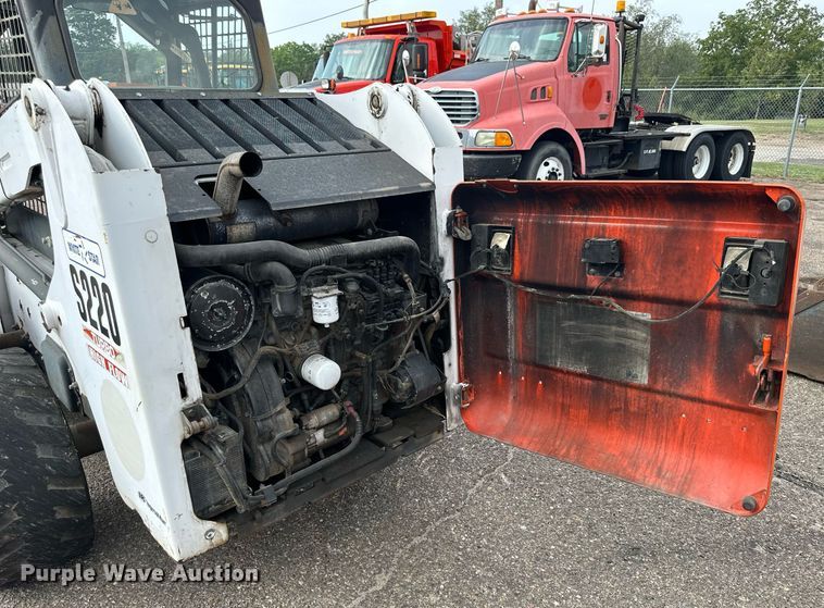 image for item DJ6218 2003 Bobcat S220  skid steer loader