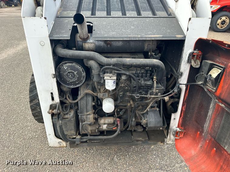image for item DJ6218 2003 Bobcat S220  skid steer loader