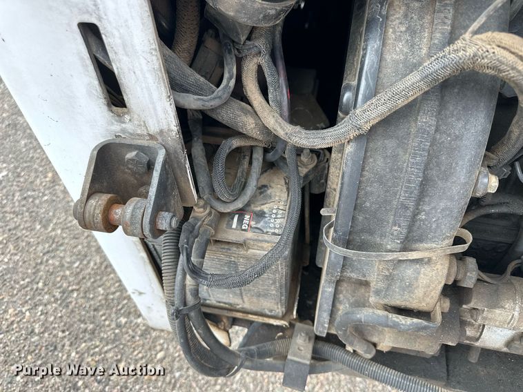 image for item DJ6218 2003 Bobcat S220  skid steer loader