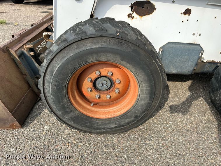 image for item DJ6218 2003 Bobcat S220  skid steer loader