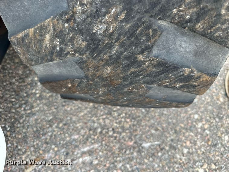 image for item DJ6218 2003 Bobcat S220  skid steer loader