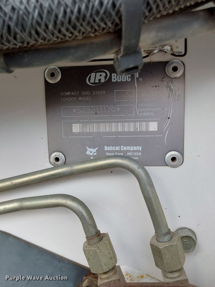 image for item DJ6218 2003 Bobcat S220  skid steer loader