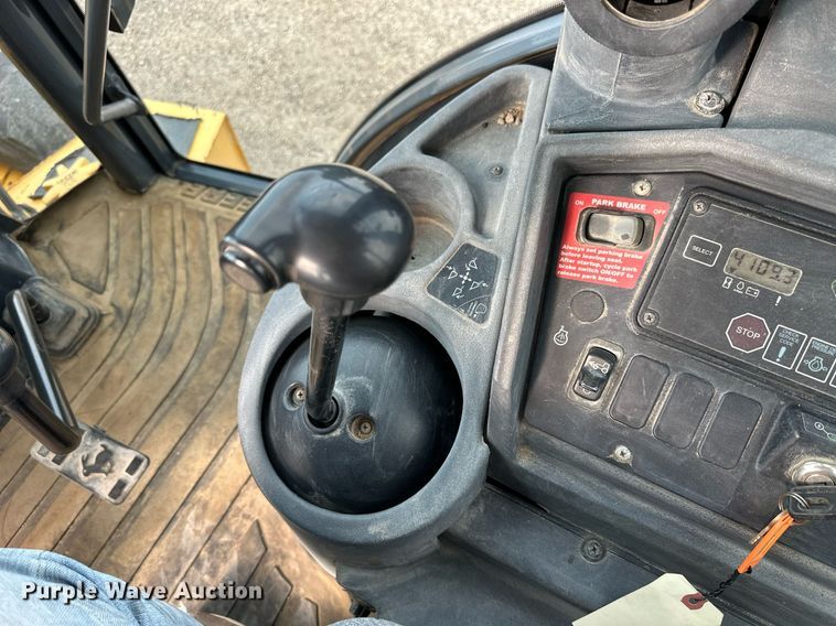 image for item DJ6225 2005 John Deere 310G  backhoe