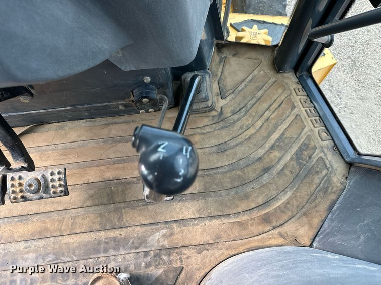 image for item DJ6225 2005 John Deere 310G  backhoe